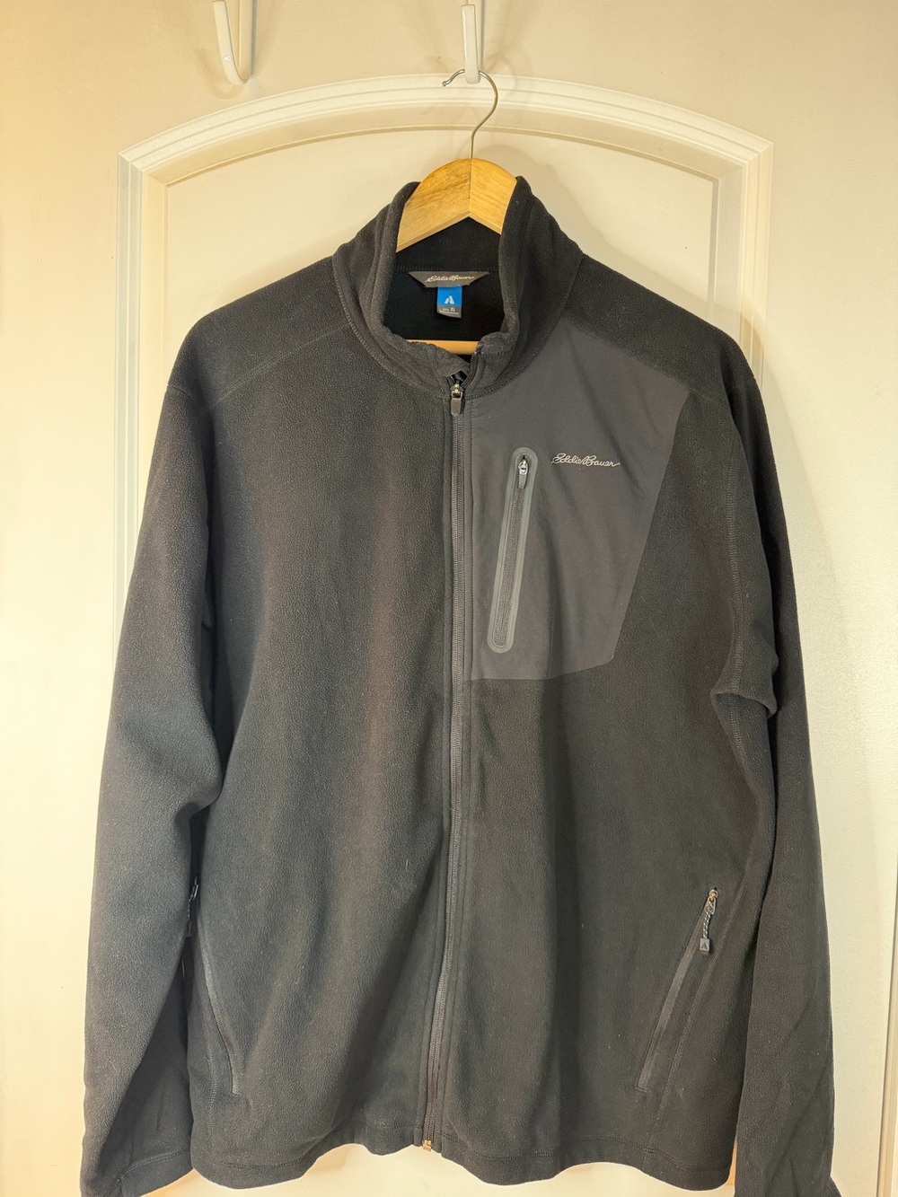 Vintage Eddie Bauer Men's Black Full-Zip Fleece Jacket, size XL